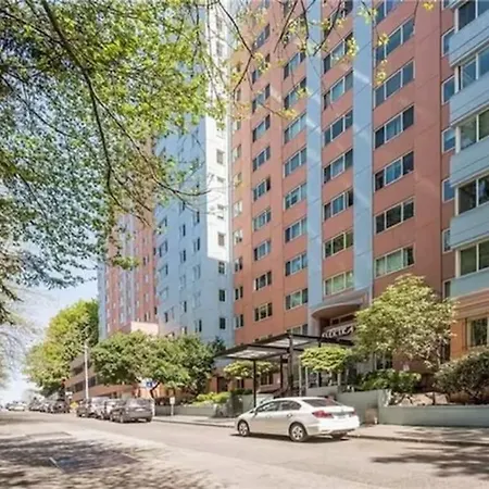Tranquil 2Br Downtown Condo, Parking, King Bed